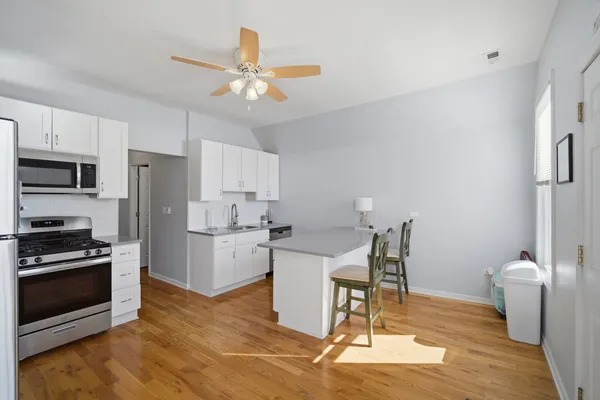 $2,000 | 3645 West McLean Avenue, Unit 2, Chicago, IL 60647