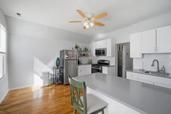 $2,000 | 3645 West McLean Avenue, Unit 2, Chicago, IL 60647