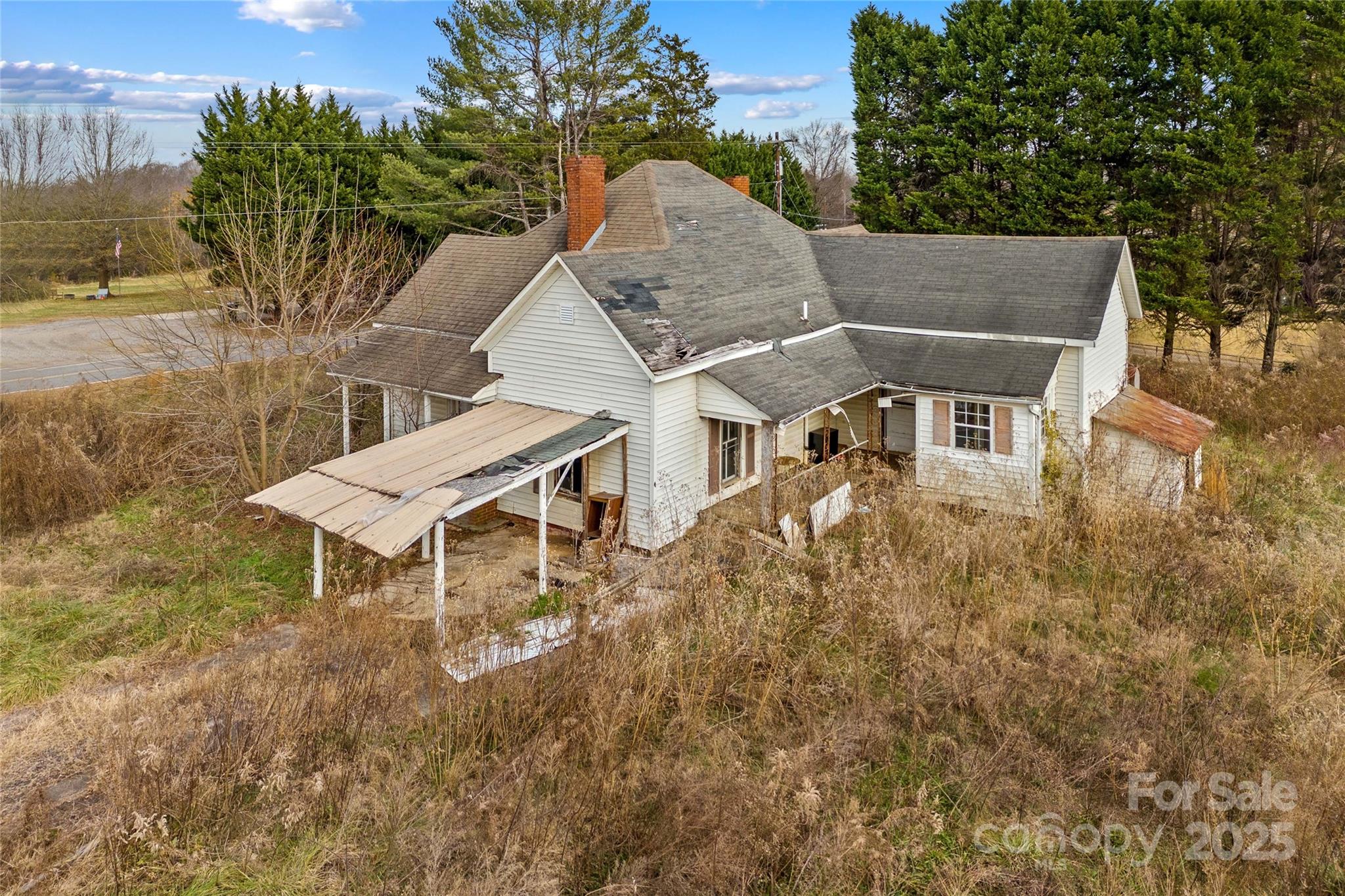 1091 Midway Road Statesville, NC 28625 - Photo 7 of 26 a backyard of a house with table and chairs