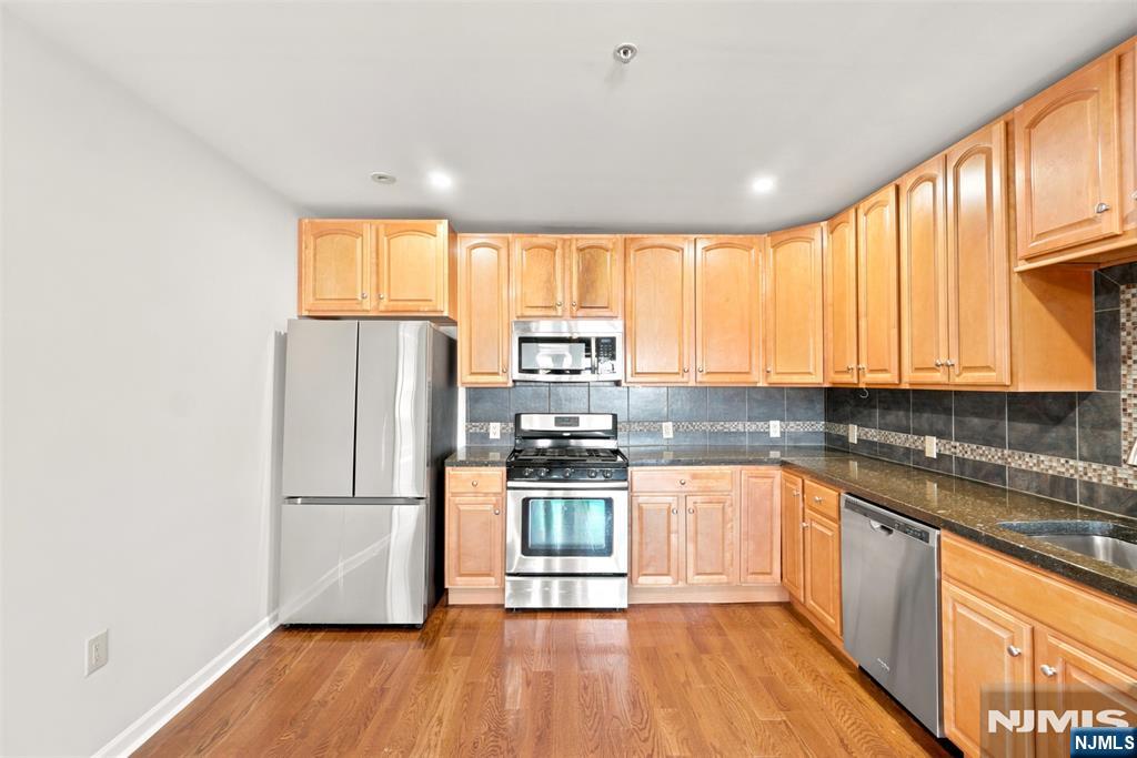 22 Sylvan Street, Unit 2A Rutherford, NJ 07070 - Photo 5 of 21 Gallery Image 5