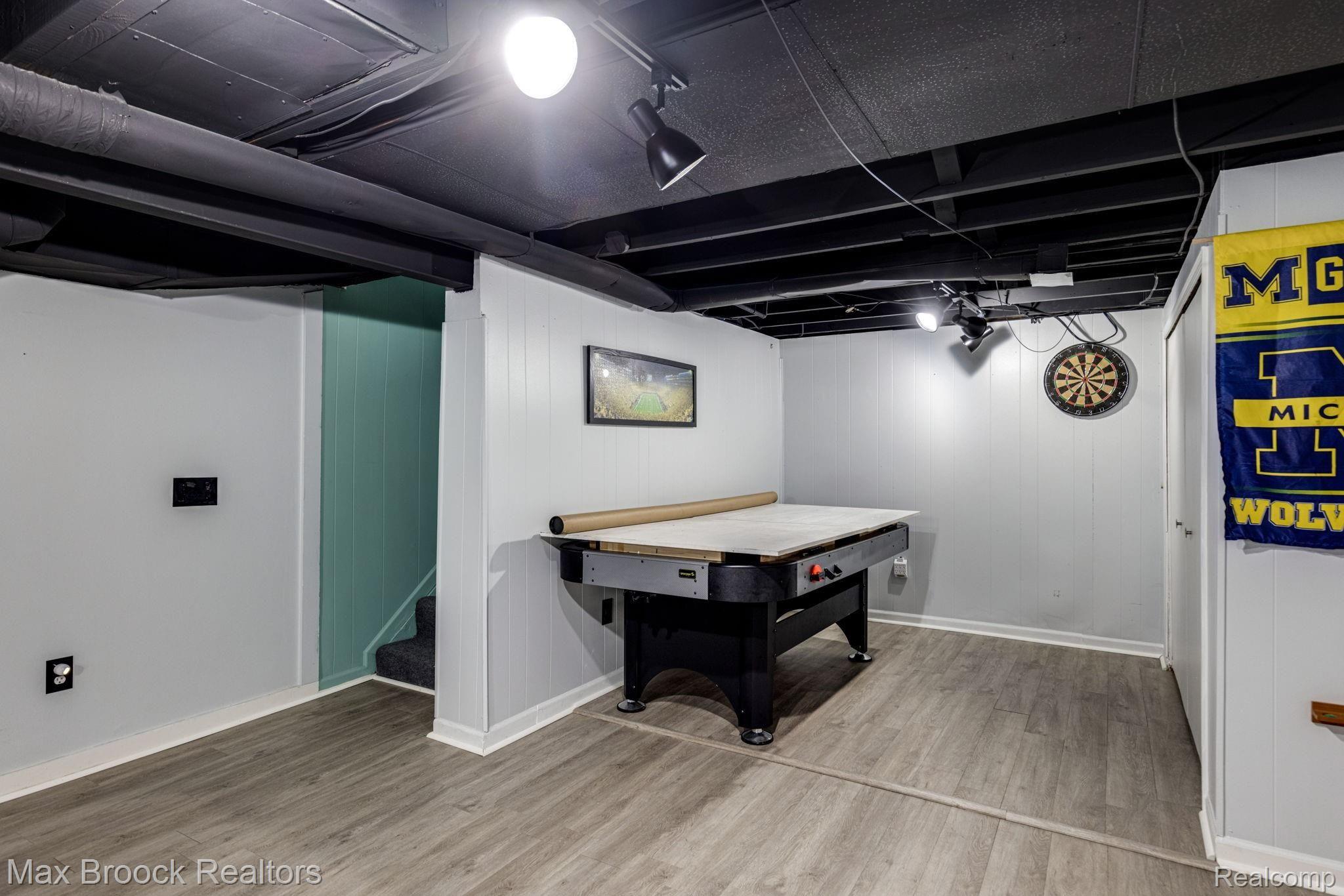 2289 Oxford Road Berkley, MI 48072 - Photo 26 of 35 2289+Oxford+Rd+Berkley-25-web.jpg