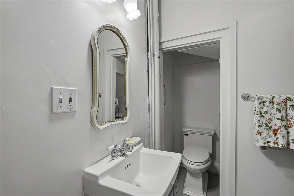 236 Mendon Street Upton, MA 01568 - Photo 13 of 41