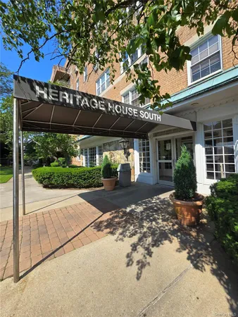 $3,200 | 151-35 84th Street, Unit 2M | Lindenwood