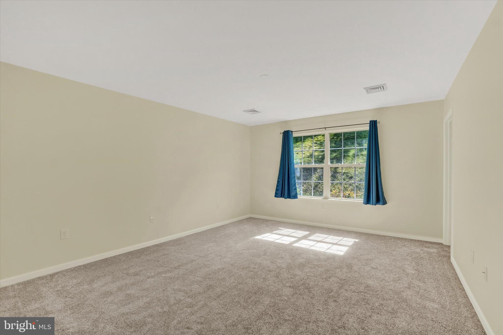 7172 Seneca Ridge Drive York, PA 17403 - Photo 12 of 18 an empty room with a window