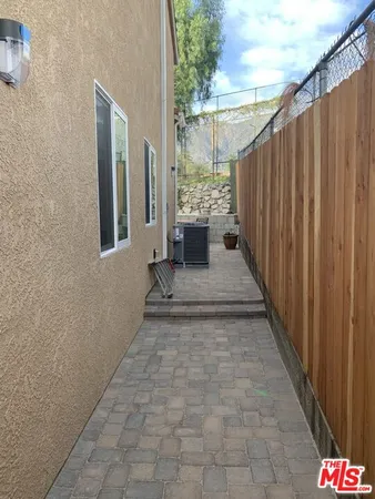 $4,000 | 2700 Los Olivos Lane, Unit 1/2, La Crescenta, CA 91214