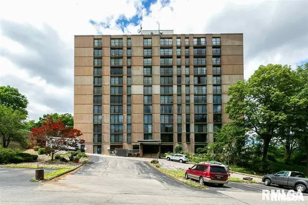 a car parked in front of a building