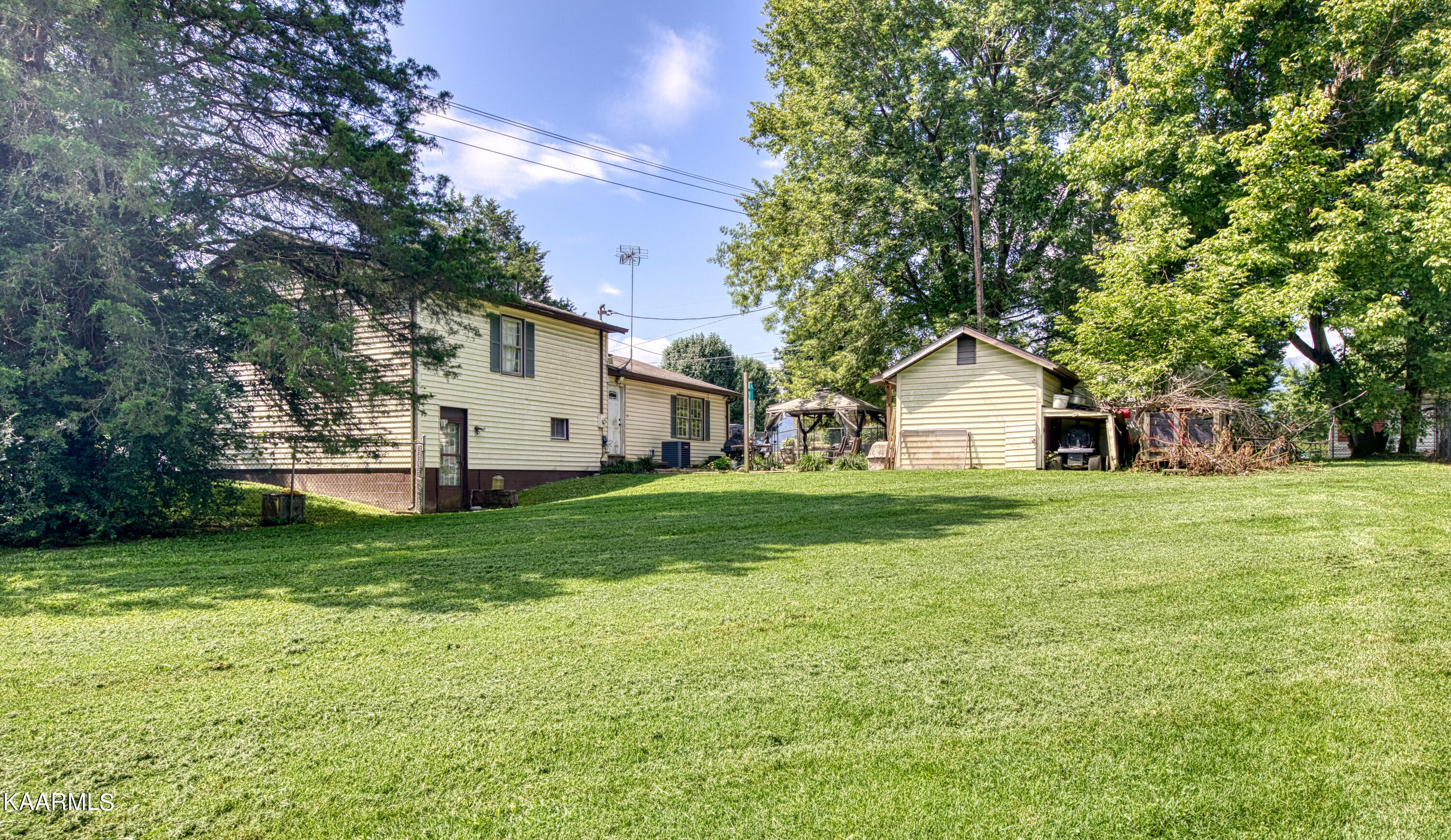 936 Butter And Egg Road Jacksboro, TN 37757 - Photo 29 of 30 030A7937_Batch