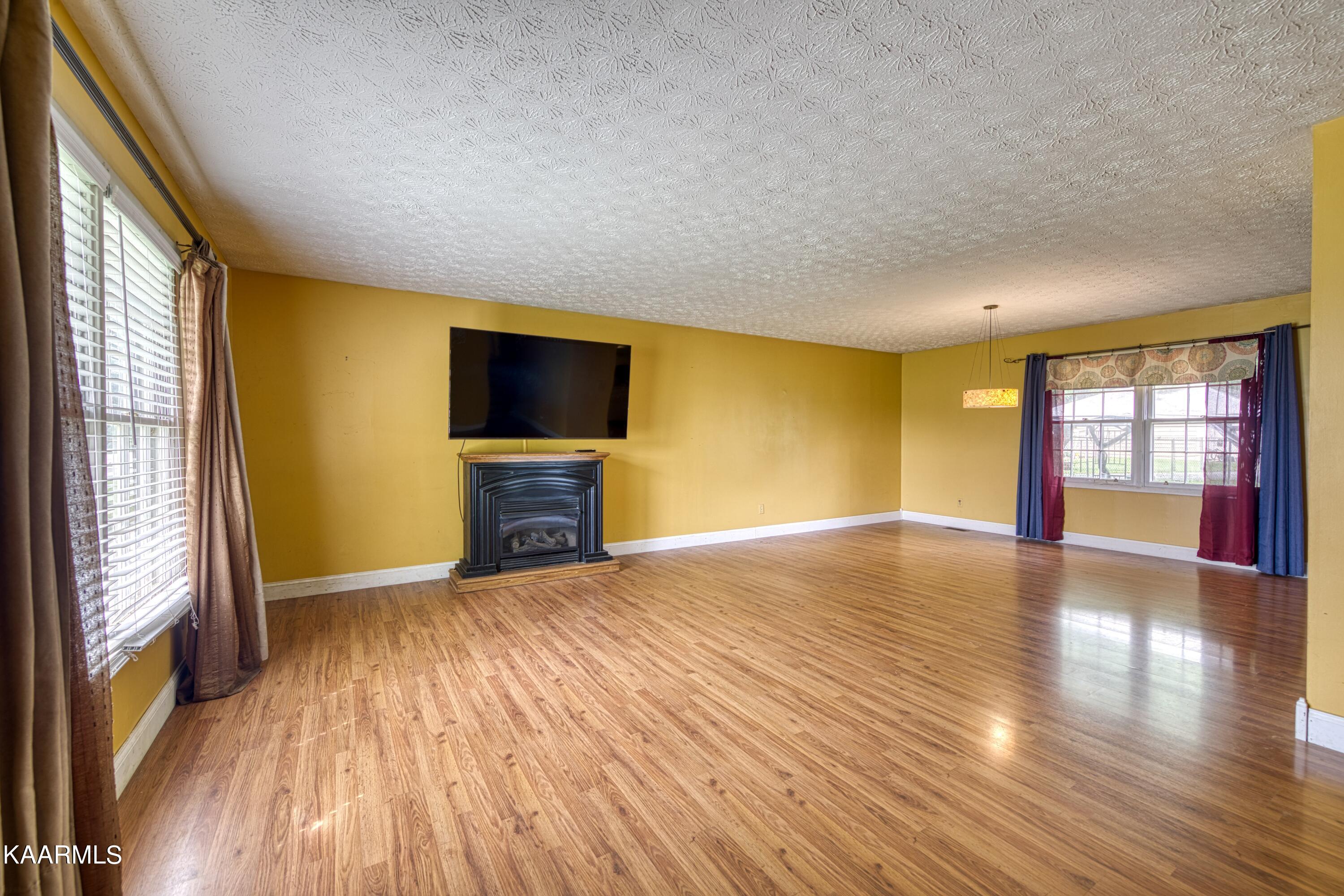 936 Butter And Egg Road Jacksboro, TN 37757 - Photo 5 of 30 030A7741_Batch