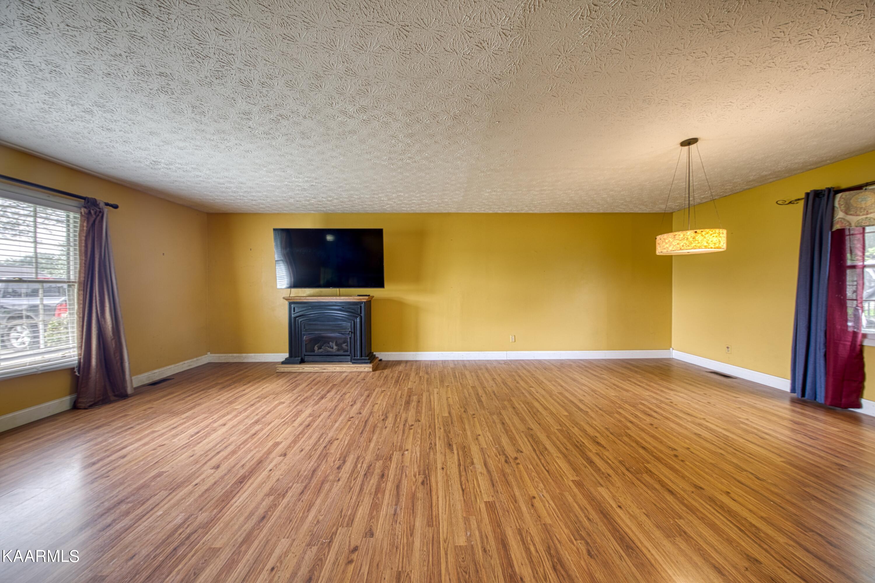 936 Butter And Egg Road Jacksboro, TN 37757 - Photo 6 of 30 030A7748_Batch