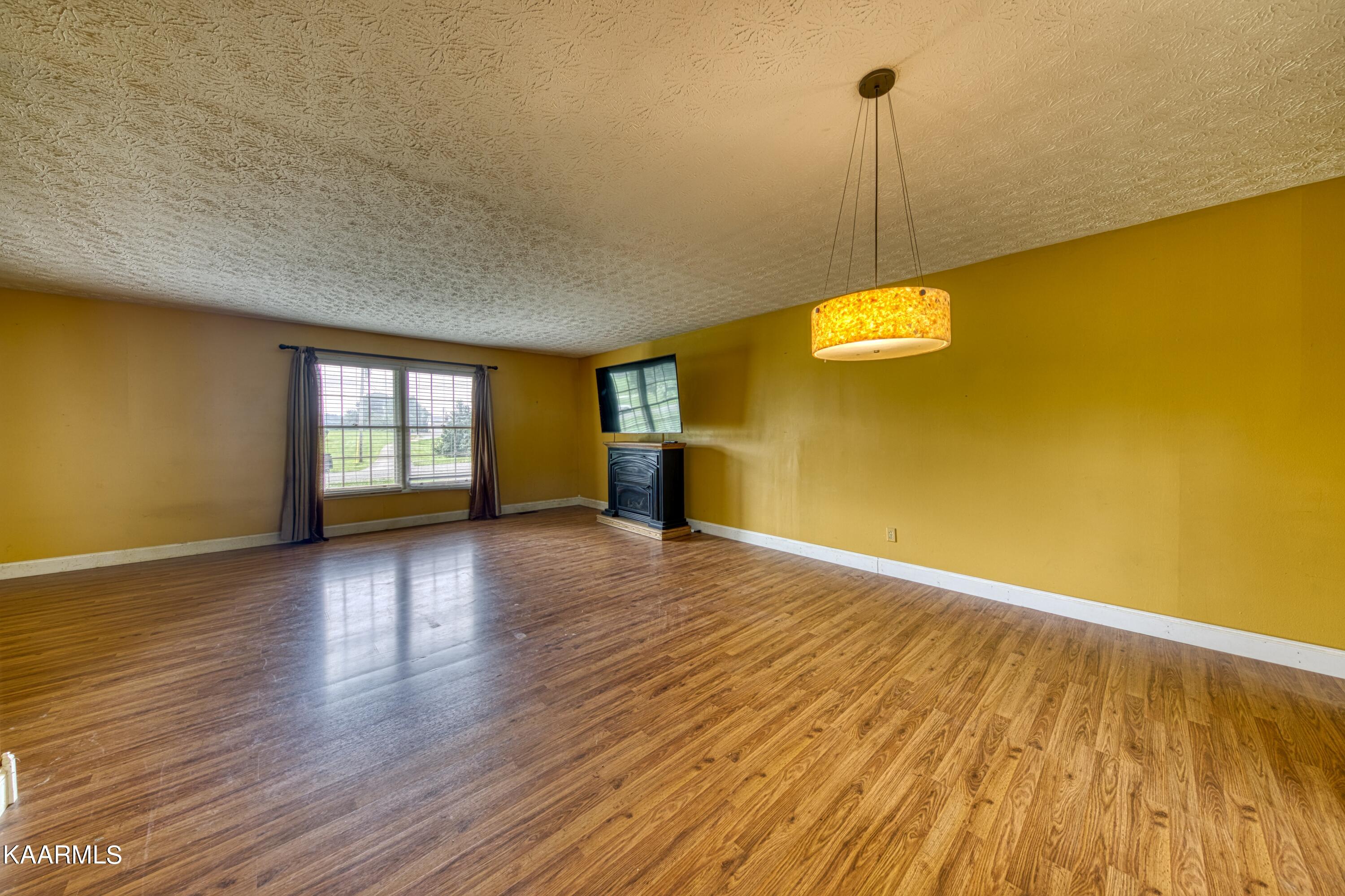 936 Butter And Egg Road Jacksboro, TN 37757 - Photo 7 of 30 030A7754_Batch