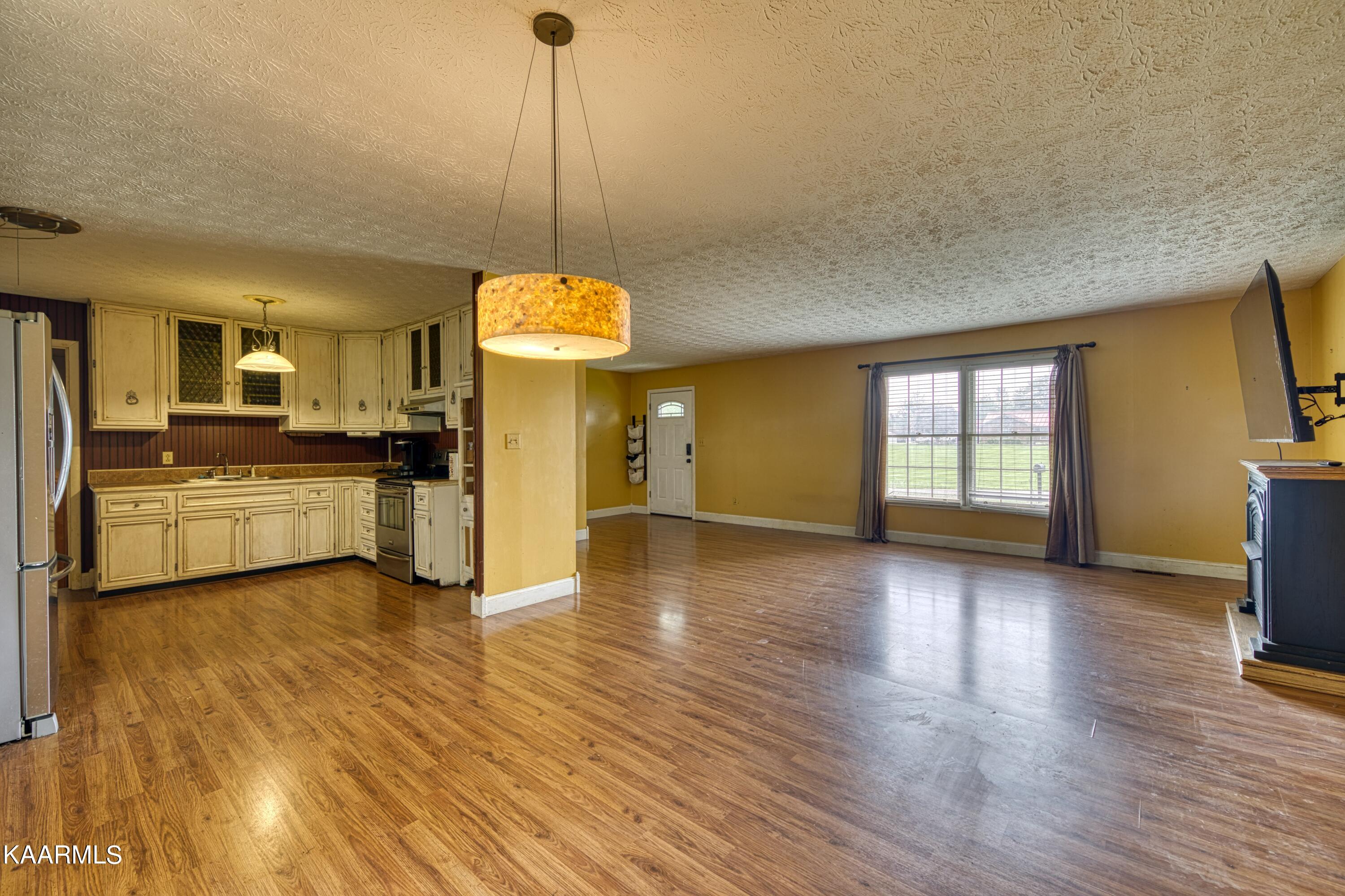 936 Butter And Egg Road Jacksboro, TN 37757 - Photo 9 of 30 030A7763_Batch