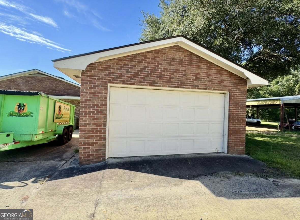 2471 Highway 441 Dublin, GA 31021 - Photo 18 of 18 a front view of a house with a garden
