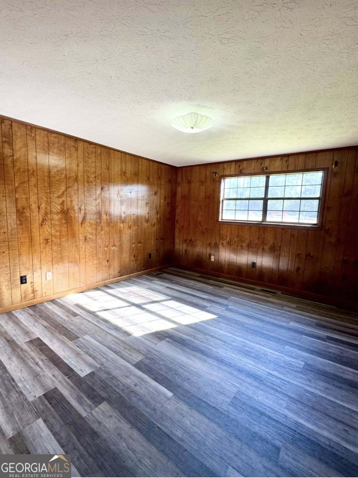 2471 Highway 441 Dublin, GA 31021 - Photo 7 of 18 a view of empty room with wooden floor and fan