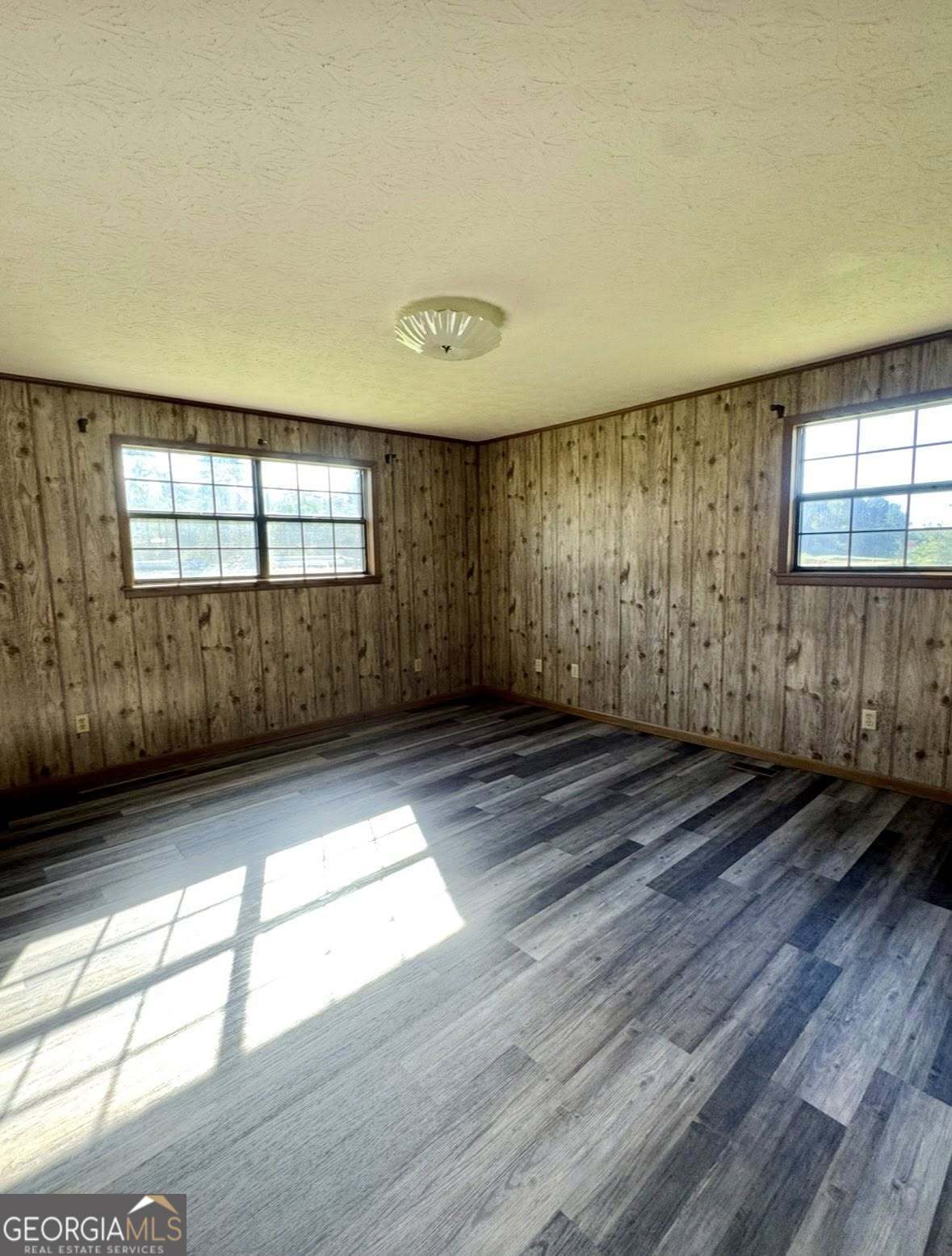 2471 Highway 441 Dublin, GA 31021 - Photo 8 of 18 an empty room with wooden floor and windows