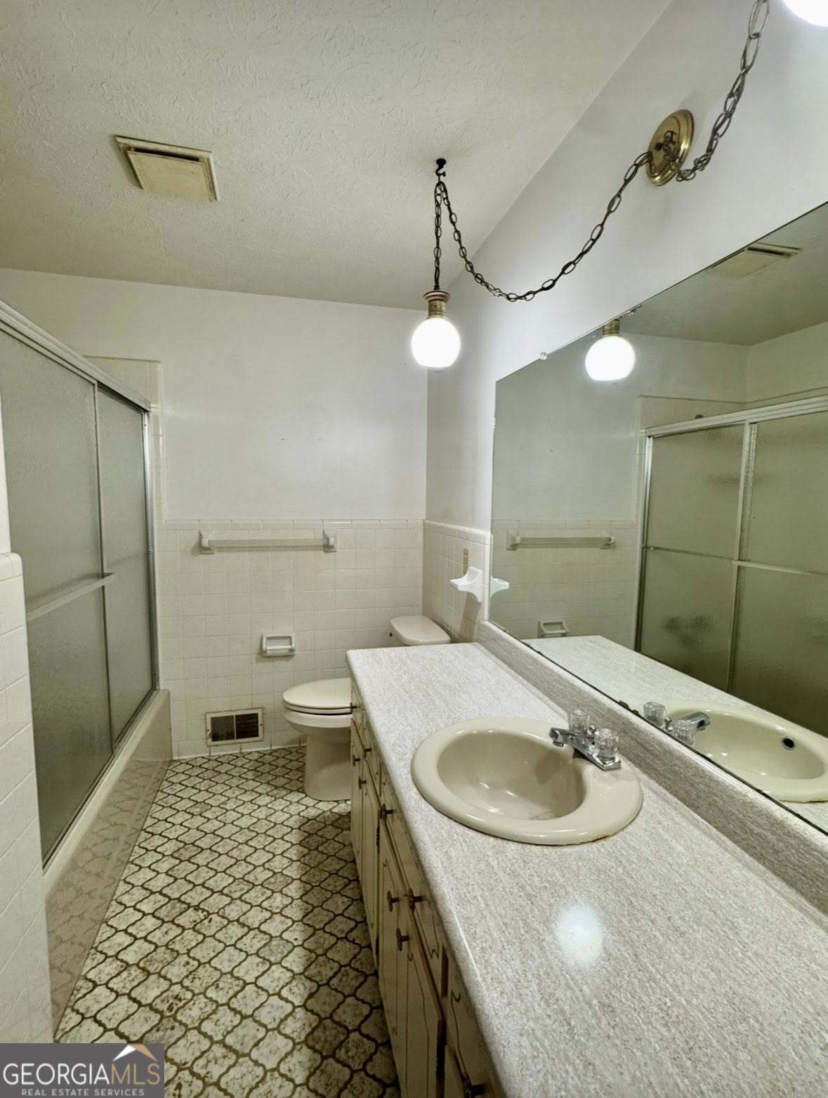 2471 Highway 441 Dublin, GA 31021 - Photo 9 of 18 a bathroom with a sink a toilet and shower