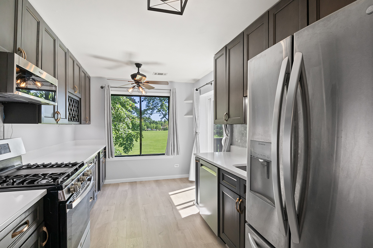855 Coach Road, Unit 8 Palatine, IL 60074 - Photo 11 of 29 Gallery Image 11