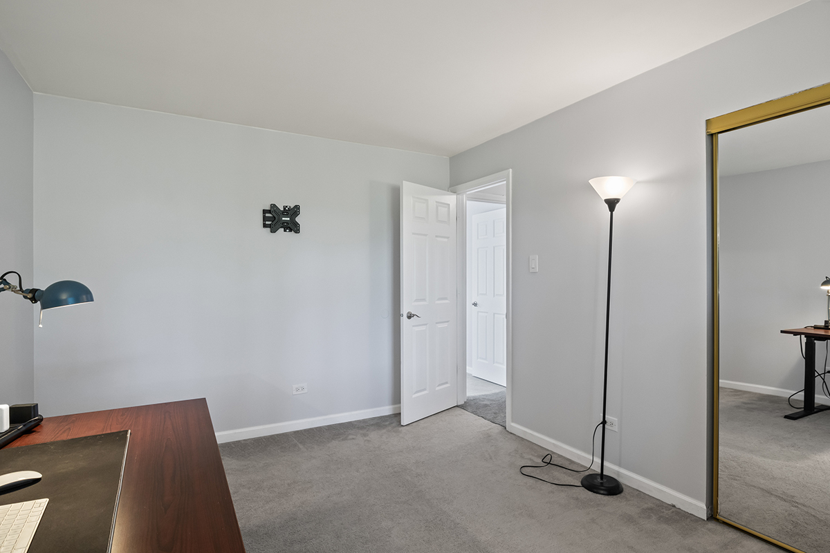 855 Coach Road, Unit 8 Palatine, IL 60074 - Photo 23 of 29 Gallery Image 23