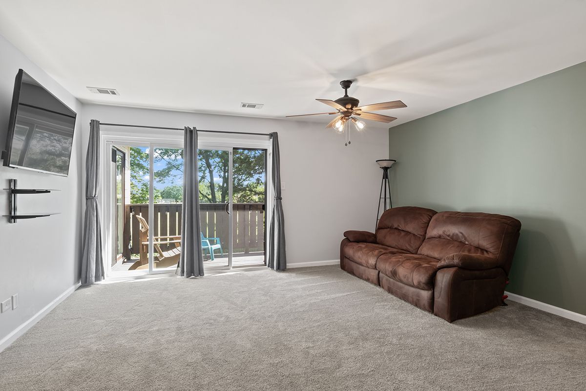 855 Coach Road, Unit 8 Palatine, IL 60074 - Photo 5 of 29 Gallery Image 5
