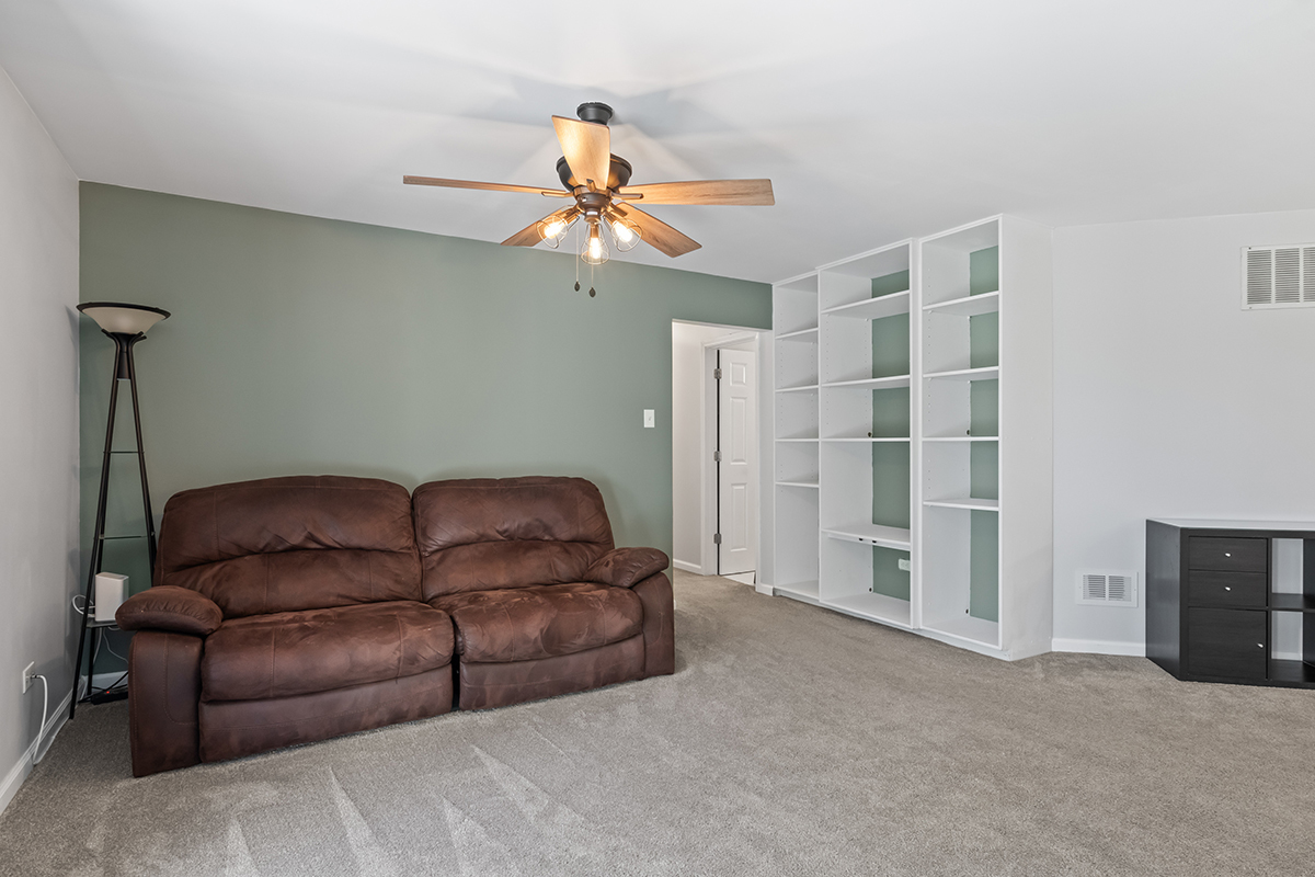 855 Coach Road, Unit 8 Palatine, IL 60074 - Photo 6 of 29 Gallery Image 6