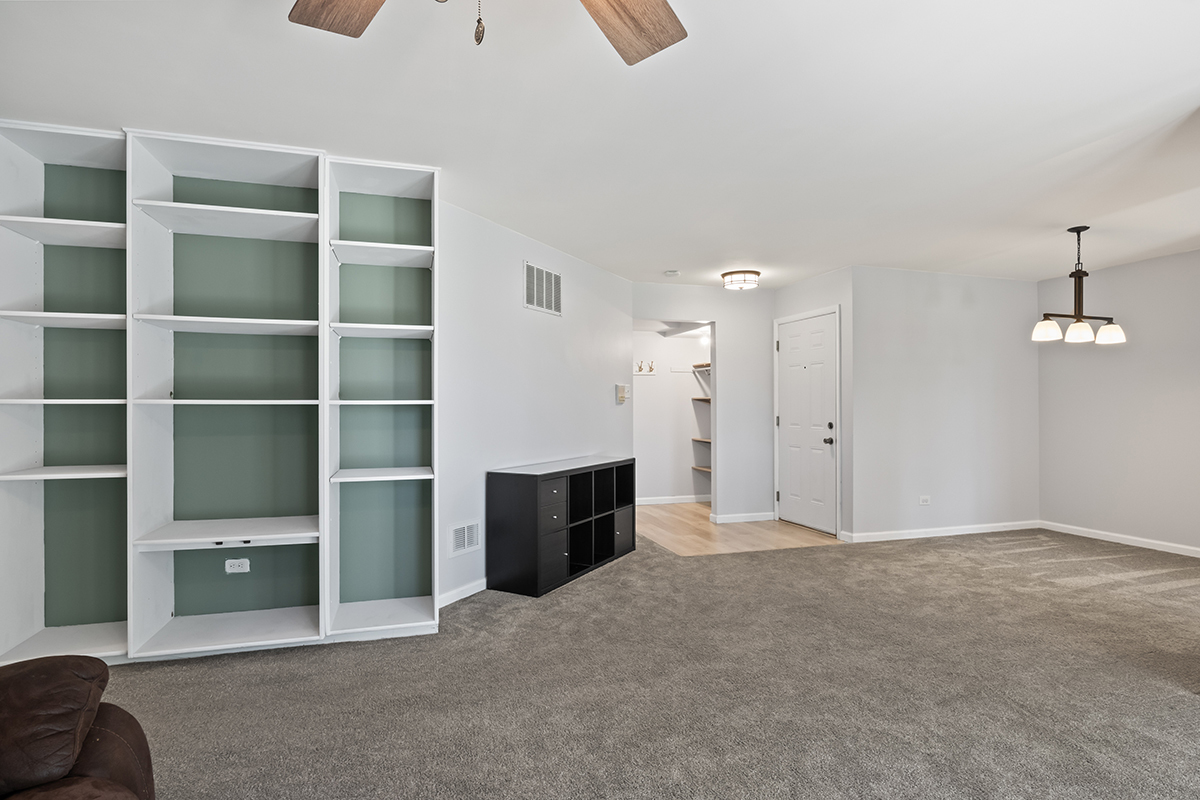 855 Coach Road, Unit 8 Palatine, IL 60074 - Photo 7 of 29 Gallery Image 7