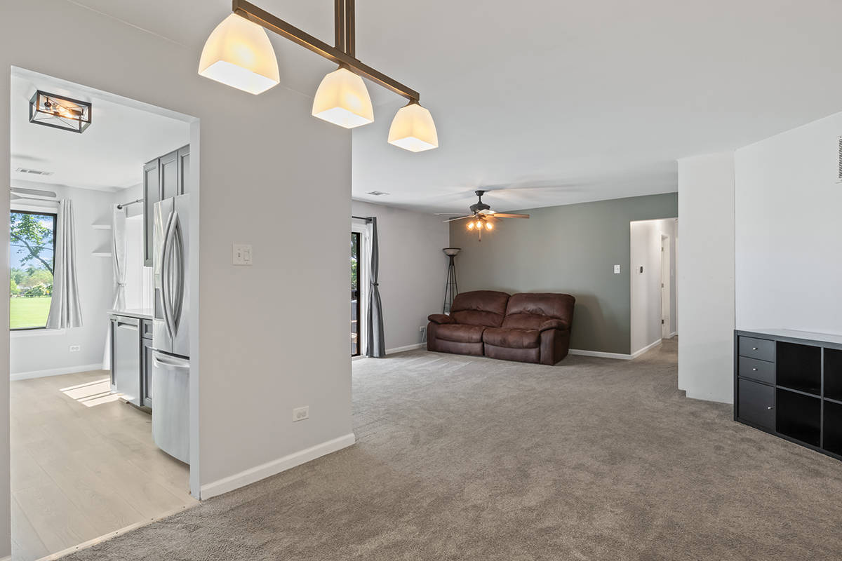 855 Coach Road, Unit 8 Palatine, IL 60074 - Photo 9 of 29 Gallery Image 9