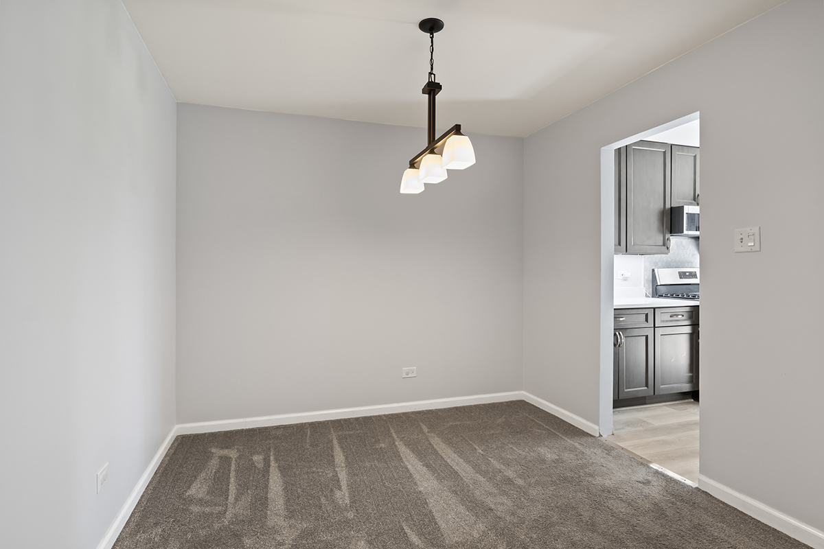 855 Coach Road, Unit 8 Palatine, IL 60074 - Photo 10 of 29 Gallery Image 10