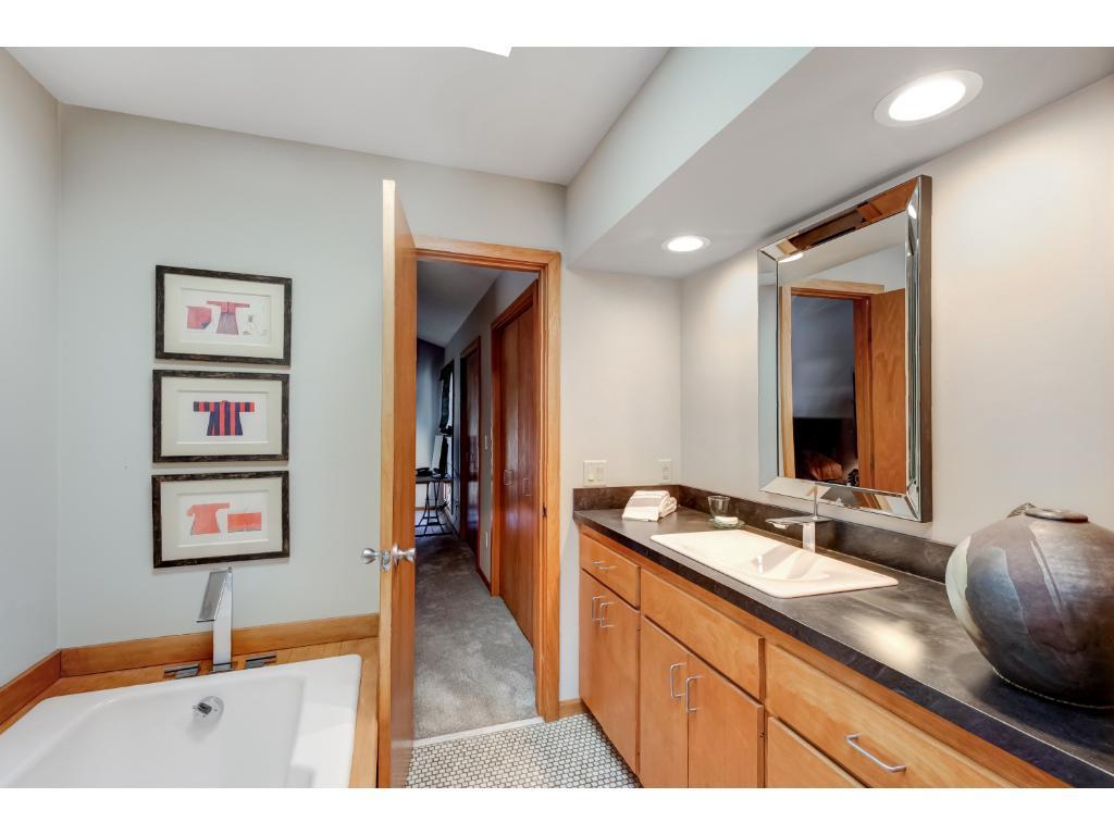 10233 Wildwood Road Bloomington, MN 55437 - Photo 14 of 24 Gallery Image 14