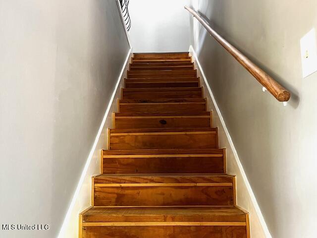 14151 Highway 35 Kosciusko, MS 39090 - Photo 21 of 32 Stairs