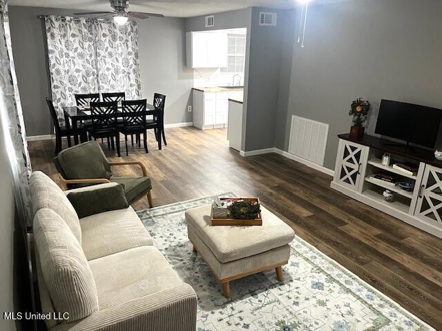 14151 Highway 35 Kosciusko, MS 39090 - Photo 8 of 32 Open Family Room