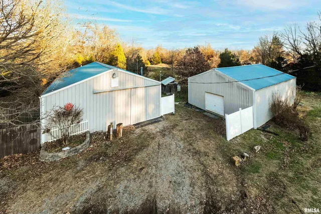 $170,000 | 308 South Spillertown Road, Marion, IL 62959