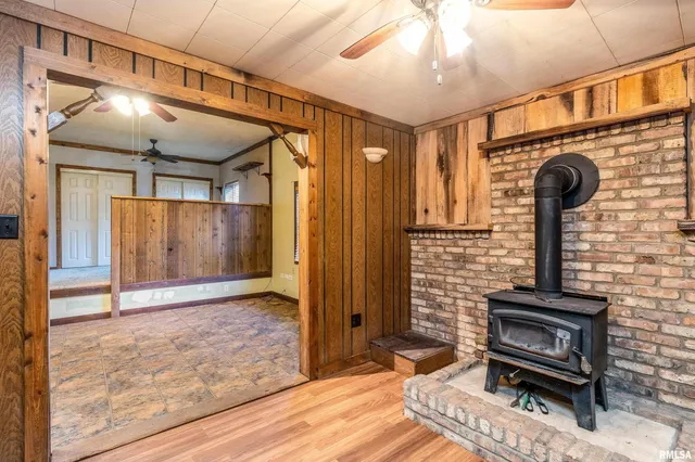 $170,000 | 308 South Spillertown Road, Marion, IL 62959