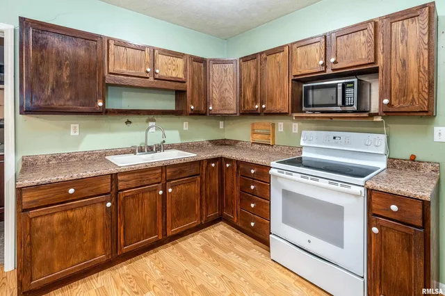 $170,000 | 308 South Spillertown Road, Marion, IL 62959