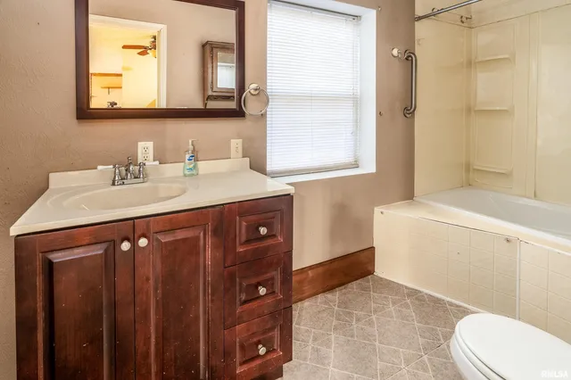 $170,000 | 308 South Spillertown Road, Marion, IL 62959