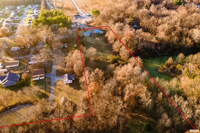 $170,000 | 308 South Spillertown Road, Marion, IL 62959