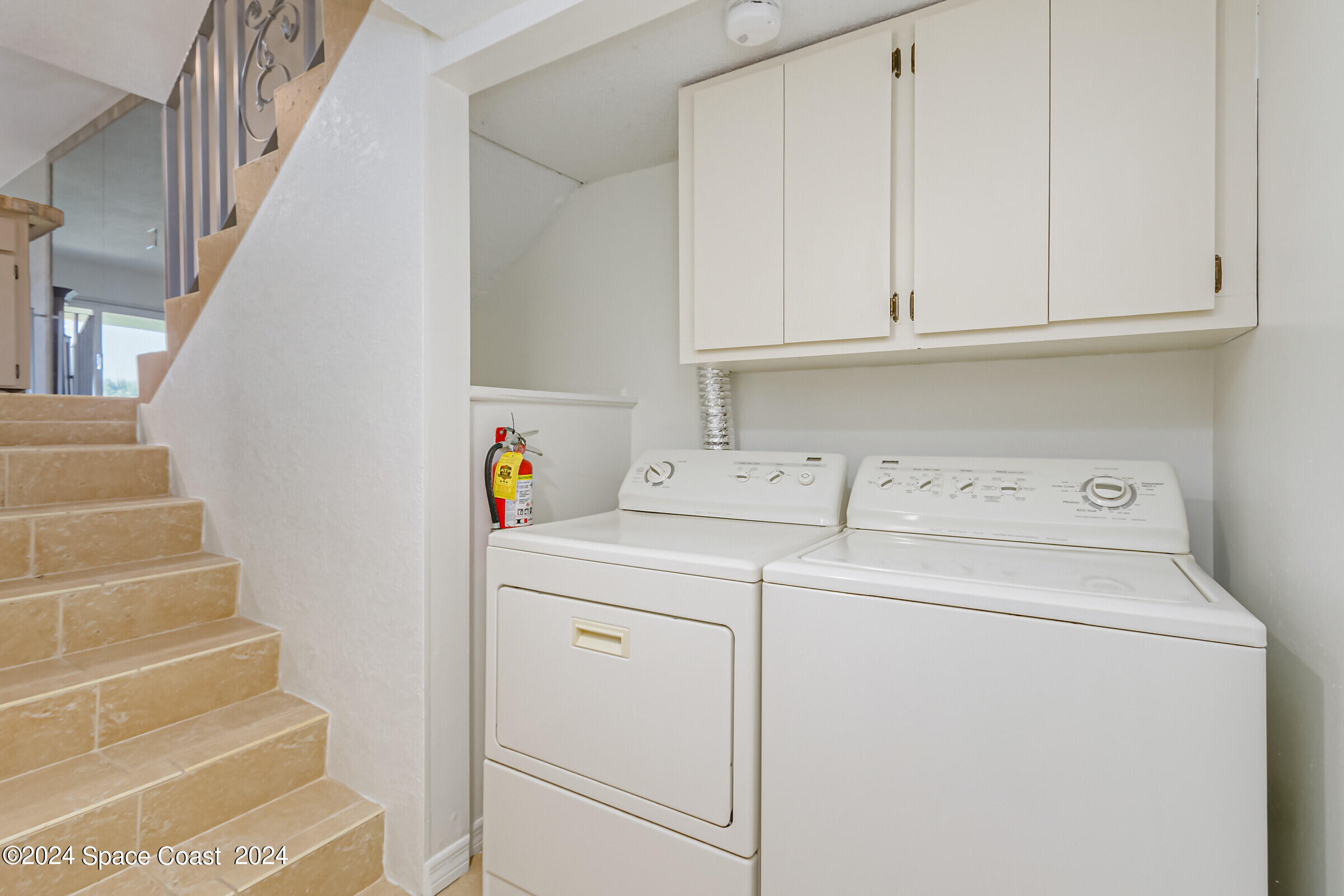 5050 Ocean Beach Boulevard Cocoa Beach, FL 32931 - Photo 21 of 33 a utility room with dryer and washer