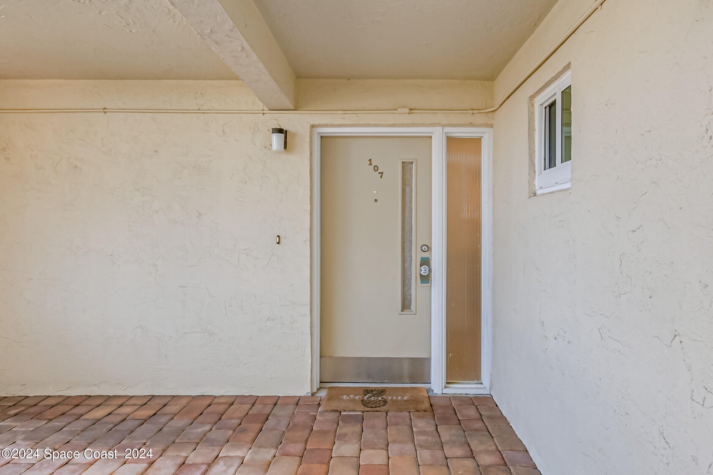 5050 Ocean Beach Boulevard Cocoa Beach, FL 32931 - Photo 7 of 33 a view of an empty room