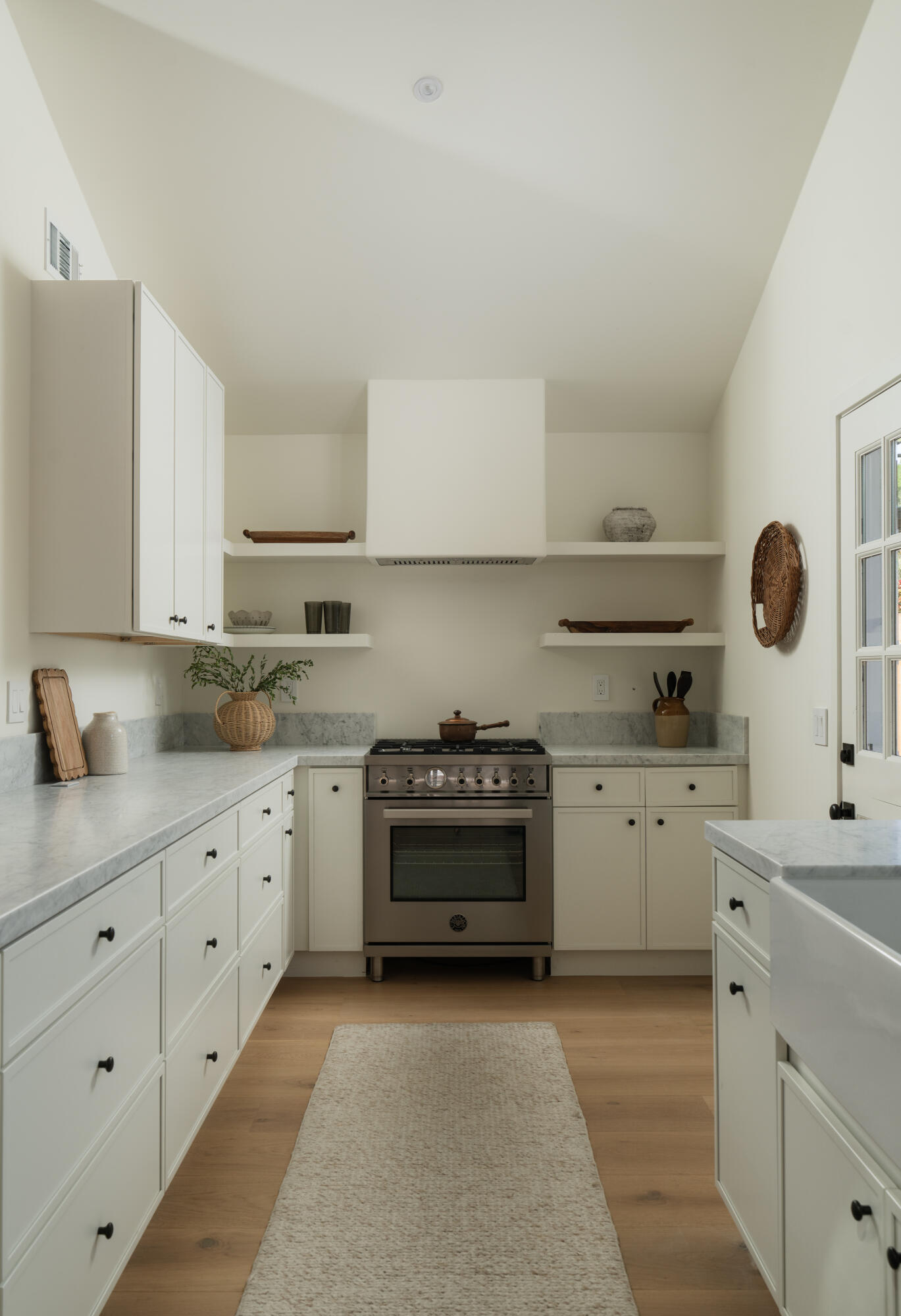516 Alan Road Santa Barbara, CA 93109 - Photo 6 of 34 07. Kitchen2