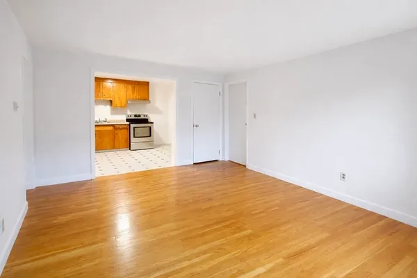 $2,300 | 39 Montvale Avenue, Unit 6, Woburn, MA 01801