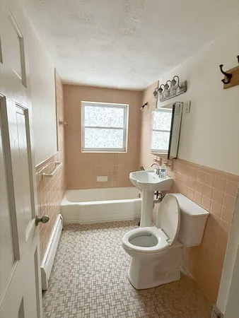 $2,300 | 39 Montvale Avenue, Unit 6, Woburn, MA 01801