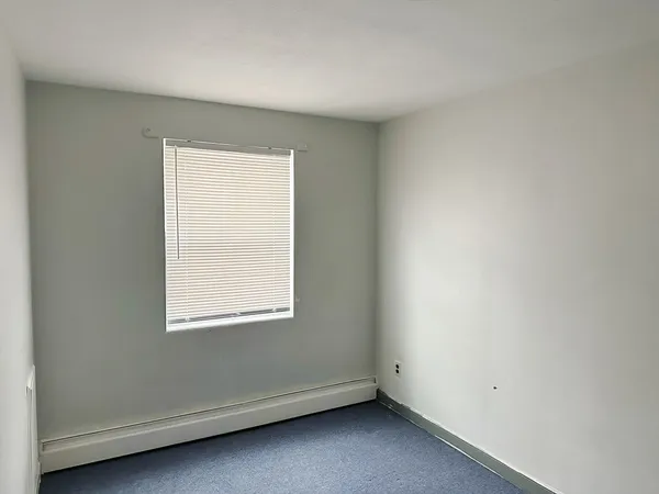 $2,300 | 39 Montvale Avenue, Unit 6, Woburn, MA 01801