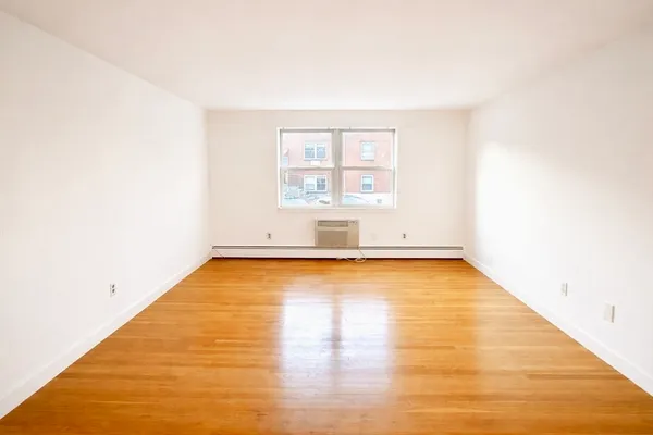 $2,300 | 39 Montvale Avenue, Unit 6, Woburn, MA 01801