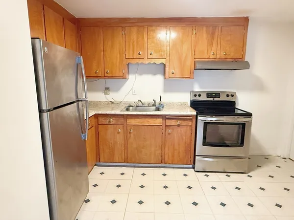 $2,300 | 39 Montvale Avenue, Unit 6, Woburn, MA 01801