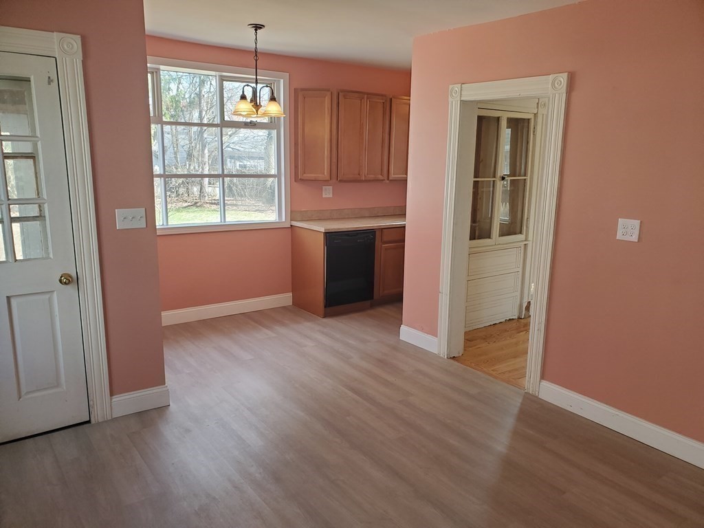 37 Greenleaf Street Springfield, MA 01108 - Photo 9 of 24