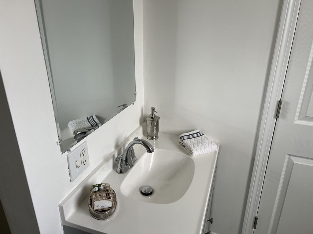 27 Rockefeller Street Randolph, MA 02368 - Photo 10 of 19 Gallery Image 10