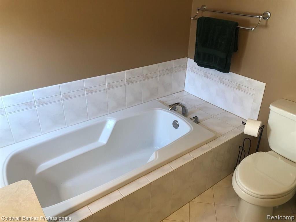 2664 Crooks Road Royal Oak, MI 48073 - Photo 16 of 25