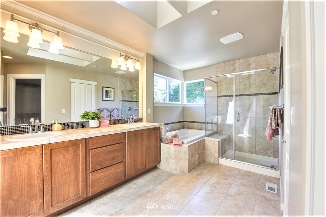 19504 93rd Place Northeast Bothell, WA 98011 - Photo 9 of 21 Gallery Image 9