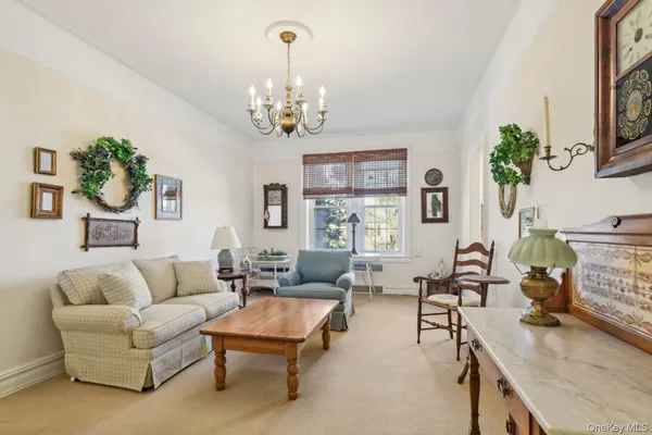 $719,000 | 12 Hamilton Place, Unit B5, Garden City, NY 11530