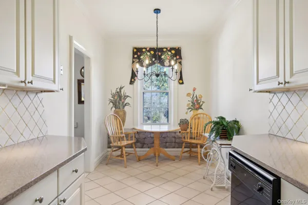 $719,000 | 12 Hamilton Place, Unit B5, Garden City, NY 11530