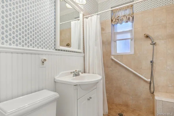 $719,000 | 12 Hamilton Place, Unit B5, Garden City, NY 11530