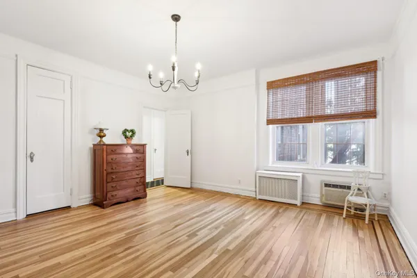 $719,000 | 12 Hamilton Place, Unit B5, Garden City, NY 11530